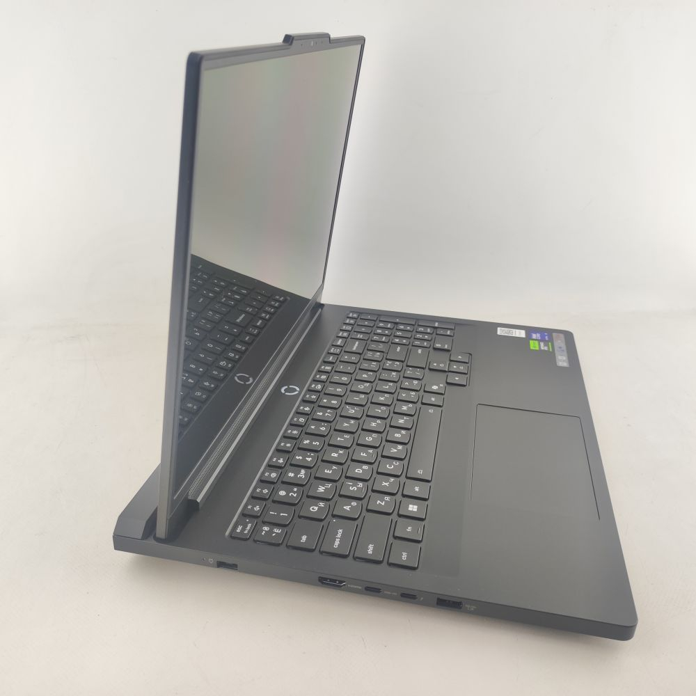 Ноутбук Lenovo Legion Pro 7 16IAX10H (83F5009PRA) зображення 3