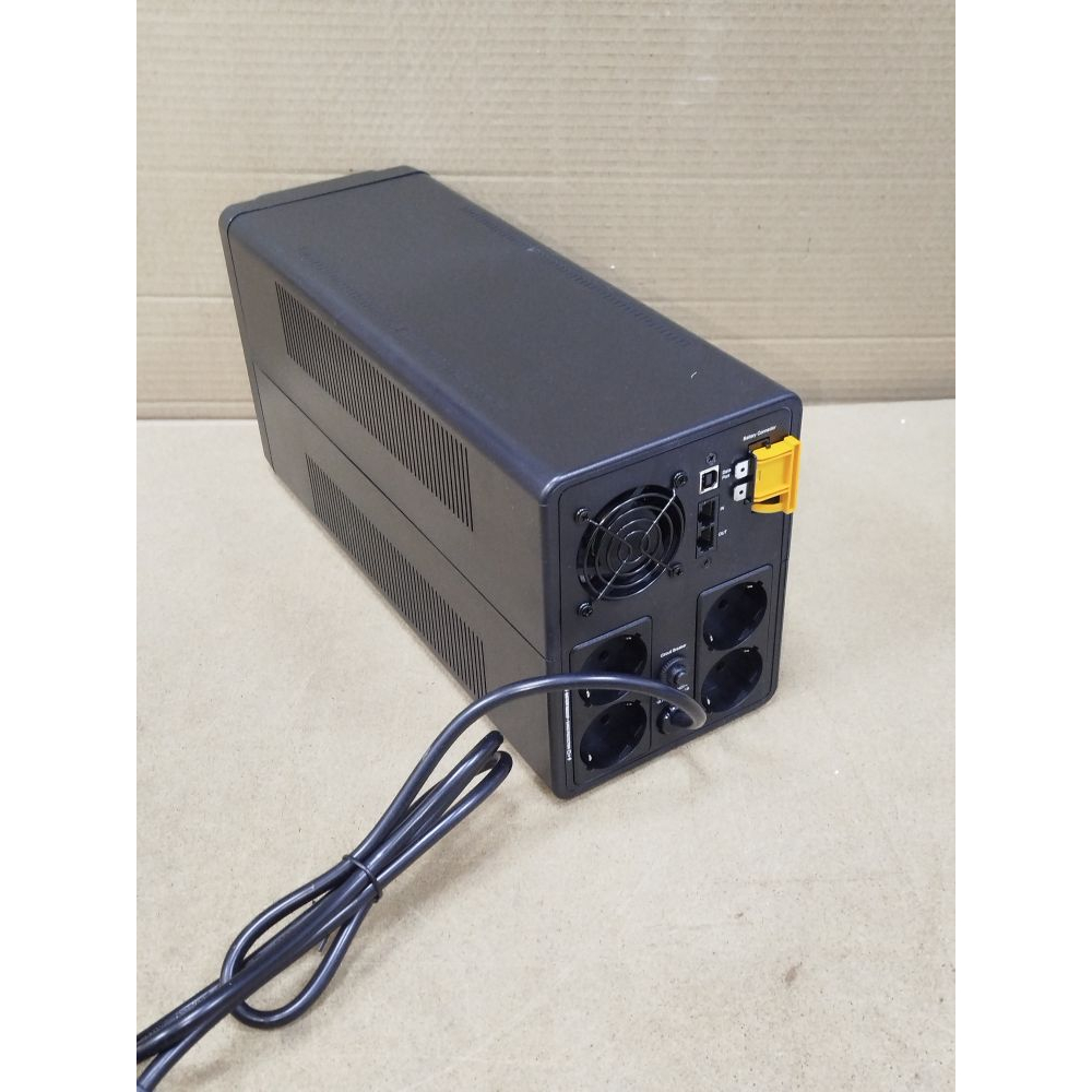 Источник бесперебойного питания APC BX2200MI-GR Фото 1