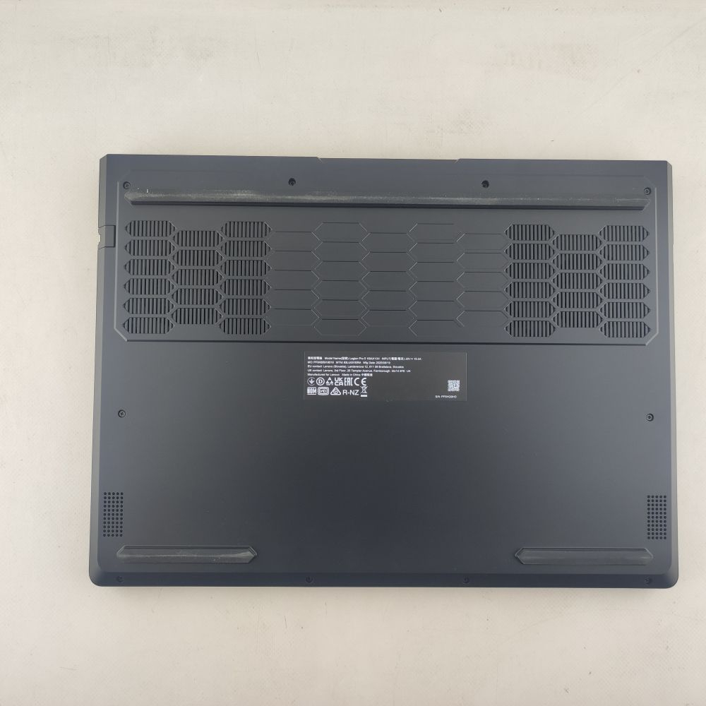 Ноутбук Lenovo Legion Pro 5 16IAX10H (83LU001ERA) зображення 3